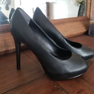 Black Leather Guess Pumps 8.5